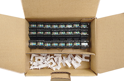 Produkt MULTIPACK 24 szt - keystony Solarix CAT6 UTP RJ45 czarny SXKJ-6-UTP-BK-NA na kleszcze SXKJ-NA-BU - Solarix - Keystony