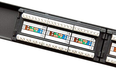 Produkt 19" patch panel Solarix 24 x RJ45 CAT5E UTP 150 MHz czarny 1U SX24-5E-UTP-BK - Solarix - Patch panele